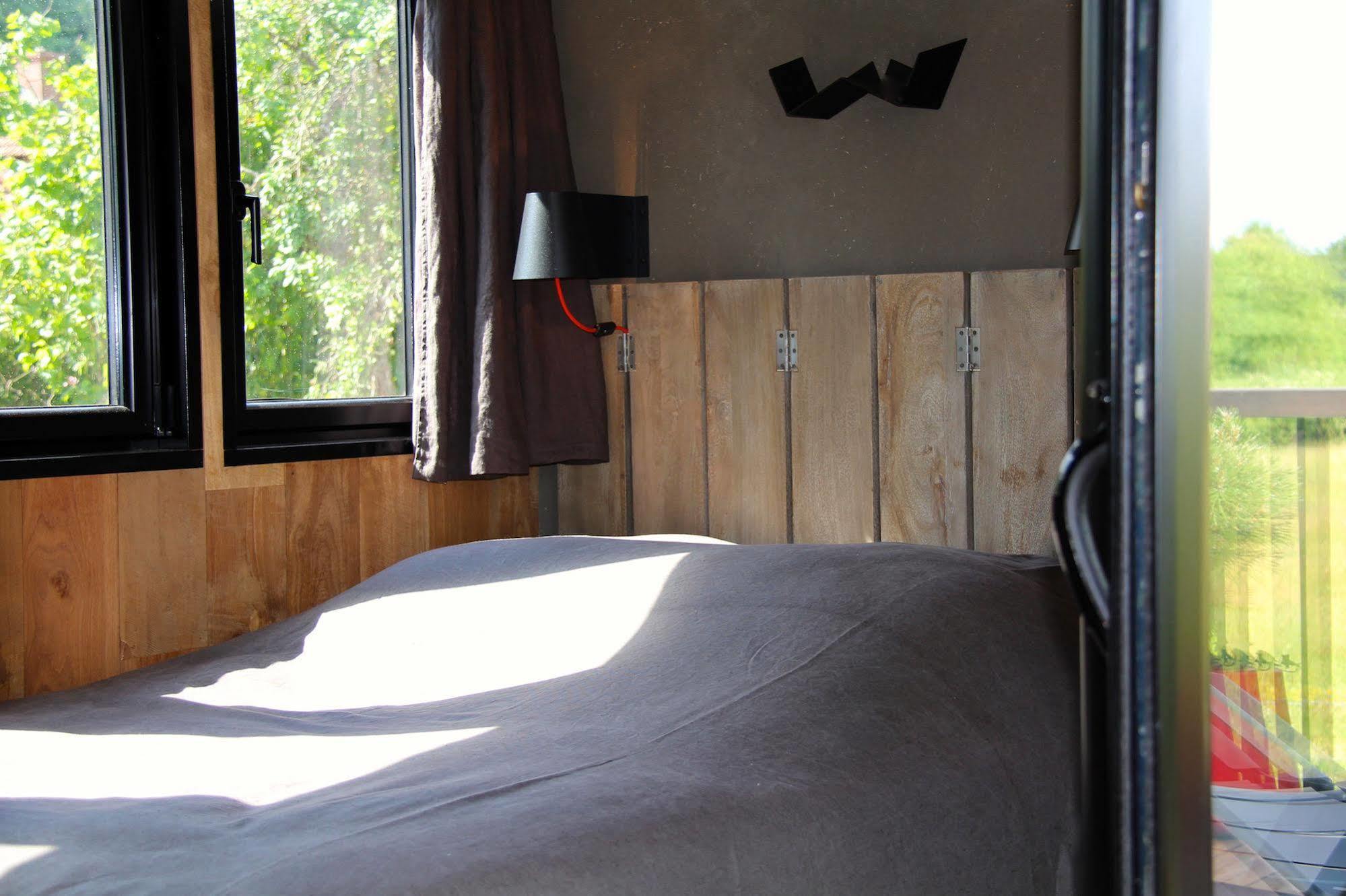 Le Domaine Des Pres Verts Suites & Chambres Avec Jacuzzi Privatif Jouey Экстерьер фото